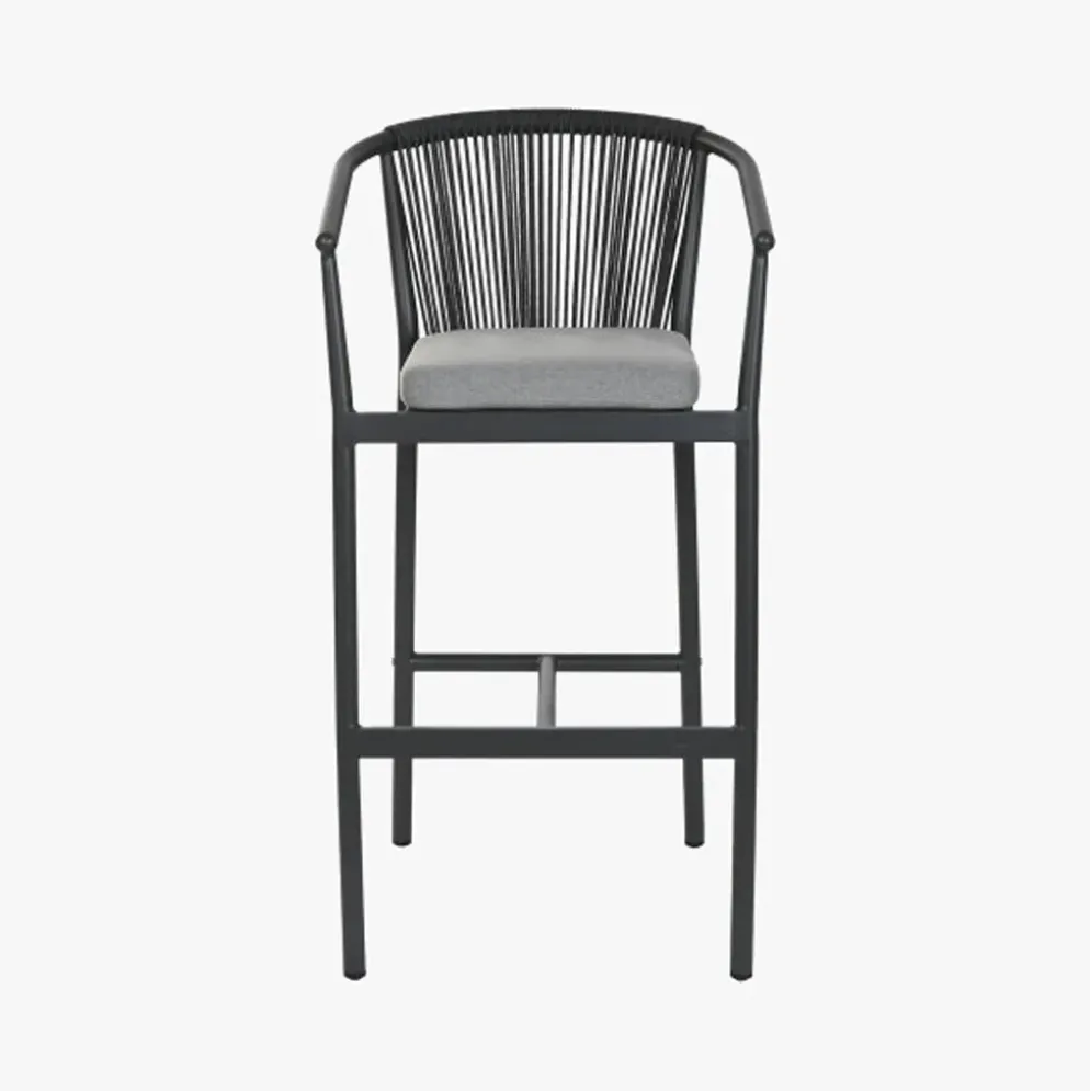 Cadeira Alta de Metal e Rattan Preta