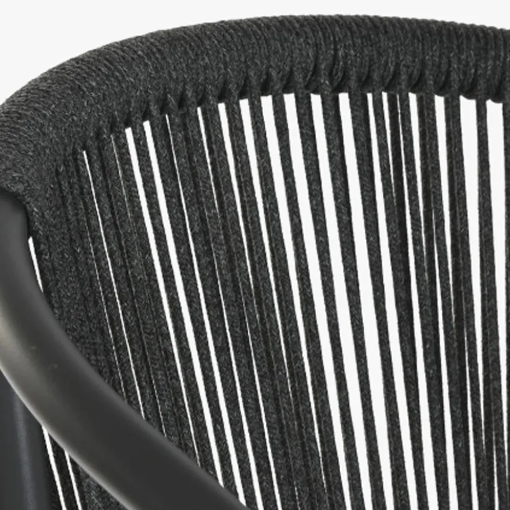 Cadeira Alta de Metal e Rattan Preta