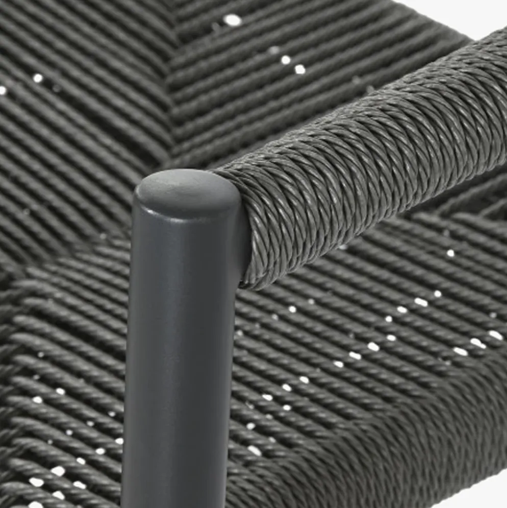 Cadeira de Metal e Rattan Preta