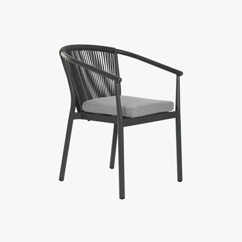 Cadeira de Metal e Rattan Preta com Almofada