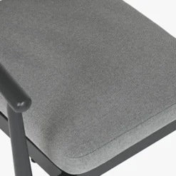 Cadeira de Metal e Rattan Preta com Almofada