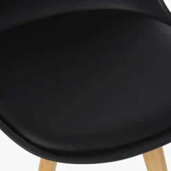 Cadeira Revestimento Sintético Preto