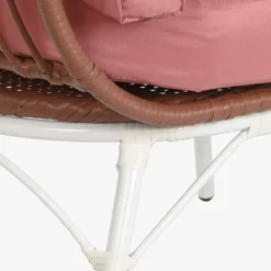 Cadeirão em Metal Branco e Rattan Rosa 99x71x147