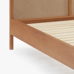 Cama com Cabeceira em Linho