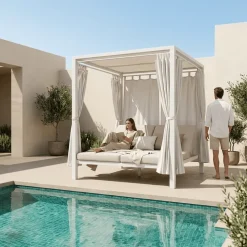 Cama lounge de exterior com cortinas