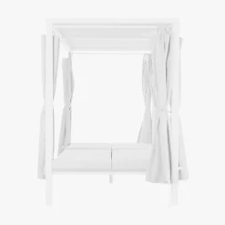 Cama lounge de exterior com cortinas