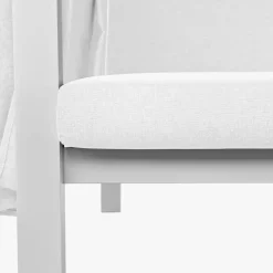 Cama lounge de exterior com cortinas