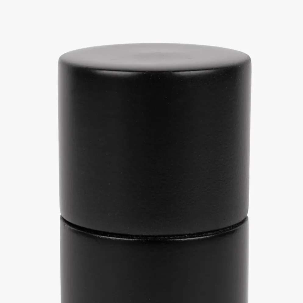 Moinho de madeira preto