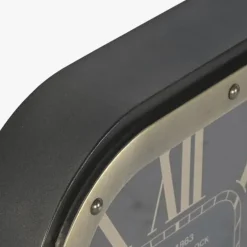 Relógio de Metal Retangular Preto e Dourado