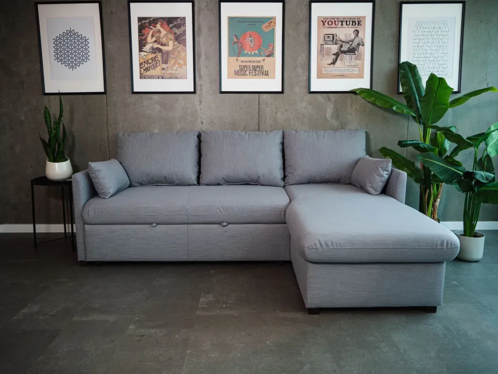 Sofá cama com chaise longue reversível, arrumação e almofadas decorativas