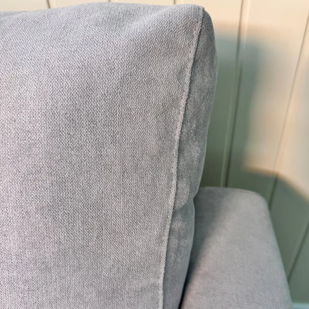 Sofá compacto com chaise longue reversível