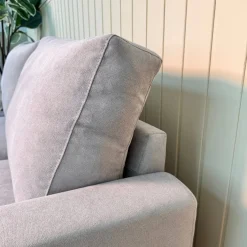 Sofá compacto com chaise longue reversível