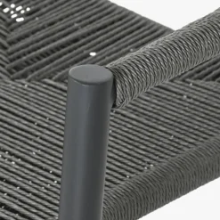 Sofá de Metal e Rattan Preto